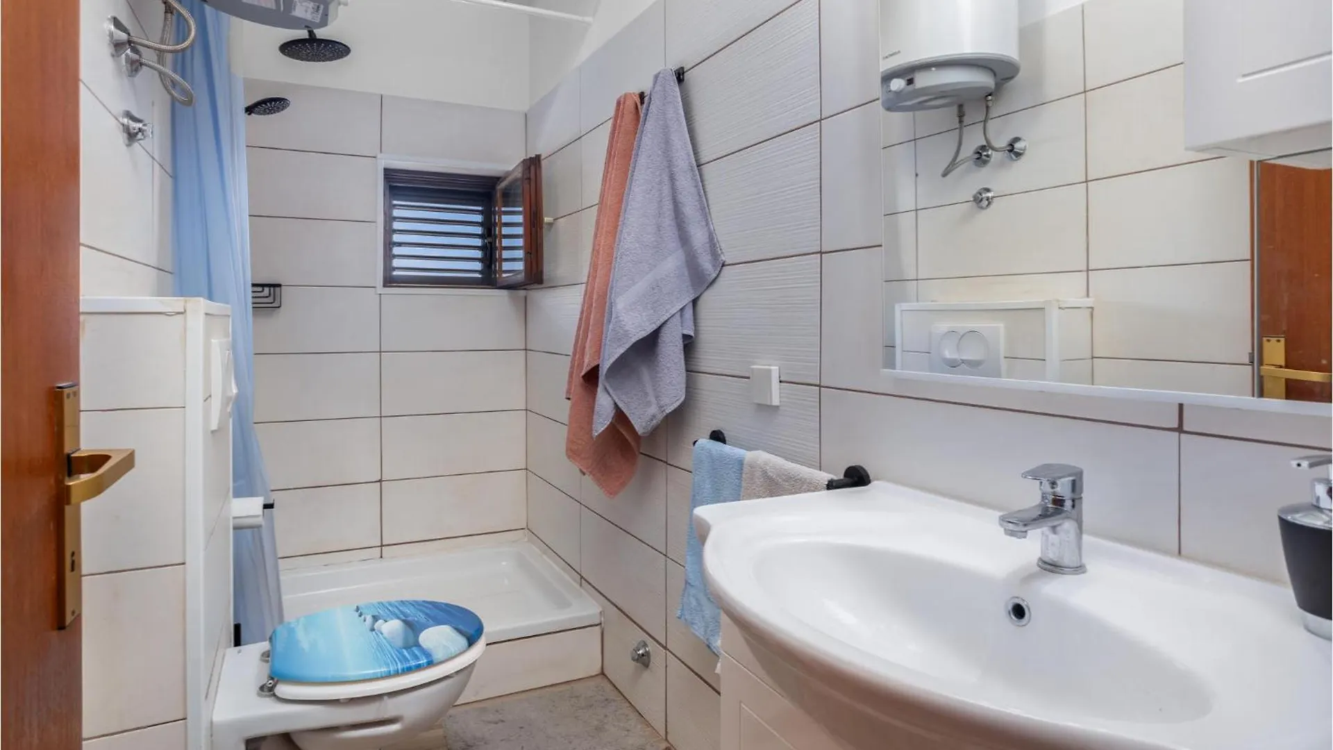 Cozy Apartment In Barbat-Rab With House Sea View Barbat na Rabu Croatia