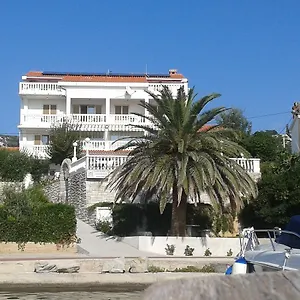 Panzió And Vinko, Barbat na Rabu